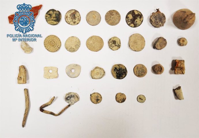 Piezas arqueológicas recuperadas por la Policía Nacional
