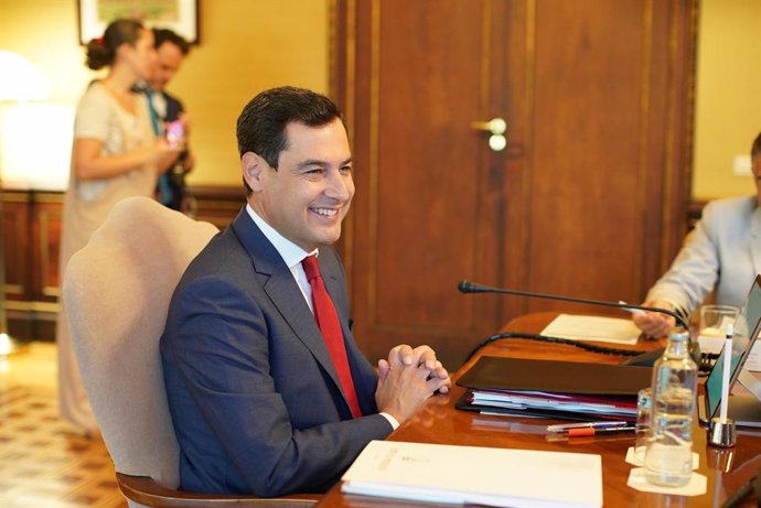 El presidente de la Junta de Andalucía, Juanma Moreno preside la reunión del Consejo de Gobierno y, al término de la sesión, comparece en rueda de prensa.