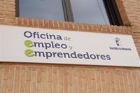 UGT C-LM cree que la bajada del paro es "muy reducida"