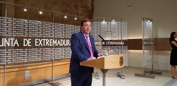 El presidente de la Junta de Extremadura, Guillermo Fernández Vara, desvela las Medallas de Extremadura