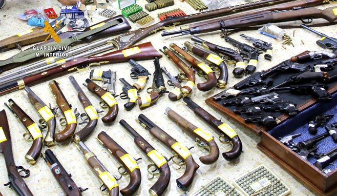 Parte del arsenal incautado en la operación Cíclope