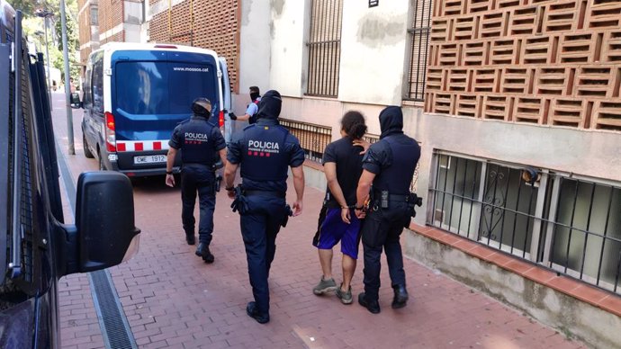 Un detingut en una operació de Mossos d'Esquadra contra el trnsit de cocana al barri barceloní de Ciutat Meridiana