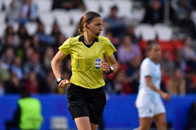 The french referee Stephanie Frappart during the FIFA Women's World Cup France 2019, Group D football match between Argentina and Japan on June 10, 2019 at Parc des Princes stadium in Paris, France - Photo Melanie Laurent / A2M Sport Consulting / DPPI