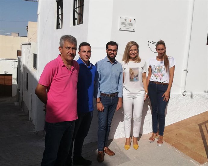 Maribel Sánchez visita la nueva sede municipal de Enix
