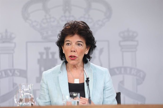 La portavoz del Gobierno y ministra de Educación y Formación Profesional en funciones, Isabel Celaá, durante la rueda de prensa posterior al Consejo de Ministros en La Moncloa.