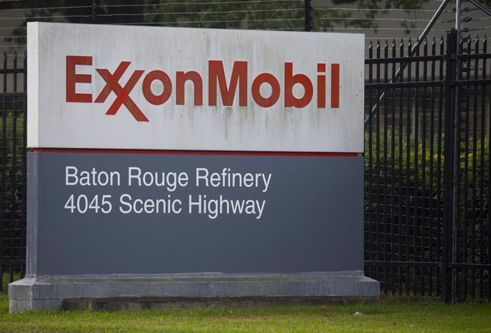 Cartel con el logo de ExxonMobil.