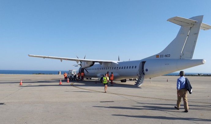 Embarque en el avión que cubre la línea Almería-Sevilla