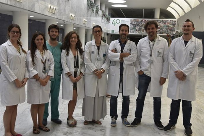 Profesionales del hospital y el Imibic