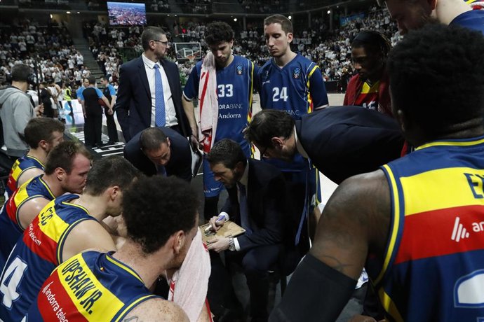 Ibon Navarro coach of Andorra and Olivier Stevic of Andorra during the 2019 EuroCup Basketball Game 1 of quaterfinals between LDLC ASVEL Villeurbanne and Morabanc Andorra on March 5, 2019 at Astroballe in Villeurbanne, France - Photo Romain Biard / Ispo