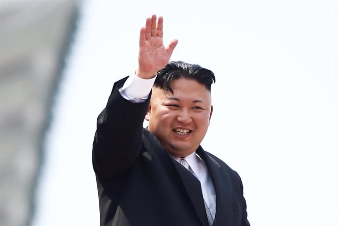 Corea.- Kim Jong Un supervisa una prueba con un "lanzador de cohetes guiados de 