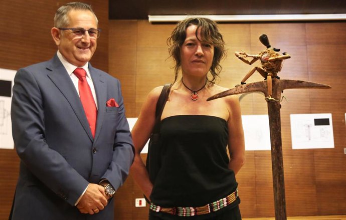 La obra 'Pe-Pico el Minero' de la artista Sofía Tornero preside la reedición de la revista 'Lámpara Minera' en la Casa del Piñón