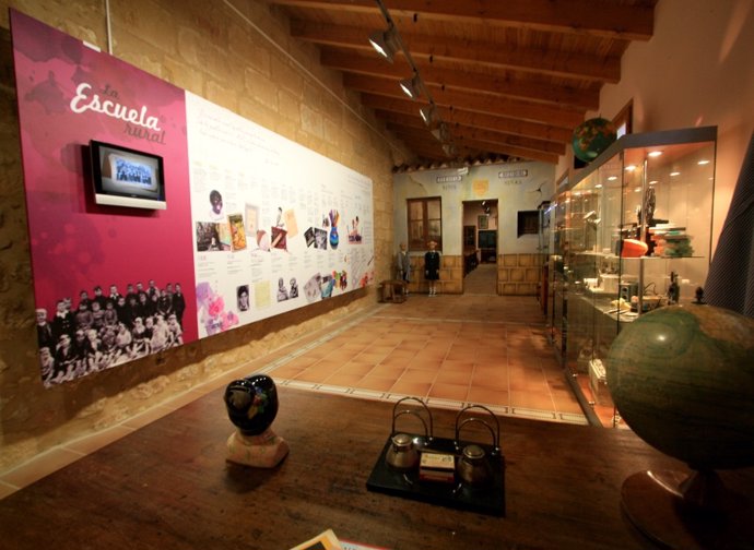 Interior del Museo de la Escuela Rural de Alcorisa, que ofrece un viaje por la etapa escolar desde los años 40.