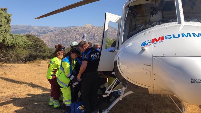 Un ciclista de 64 años ha sido trasladado en helicóptero con pronóstico reservado al Hospital de La Paz tras sufrir una parada cardiorespiratoria.