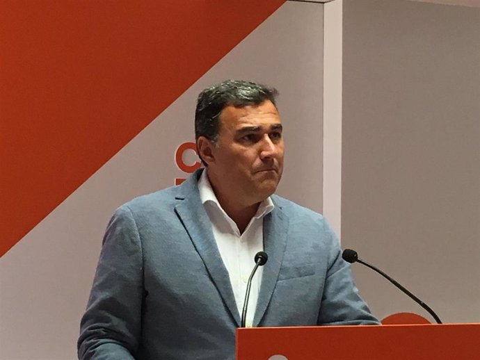 El portavoz de Cs en Málaga y parlamentario andaluz de la formación naranja, Carlos Hernández White, en rueda de prensa en Málaga