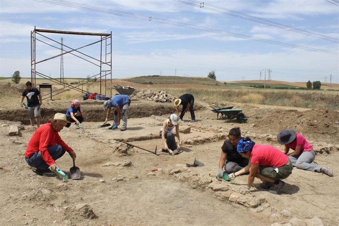 Vista de la excavación en el Camino de las Ánimas de Herrera de Pisuerga (Palencia).