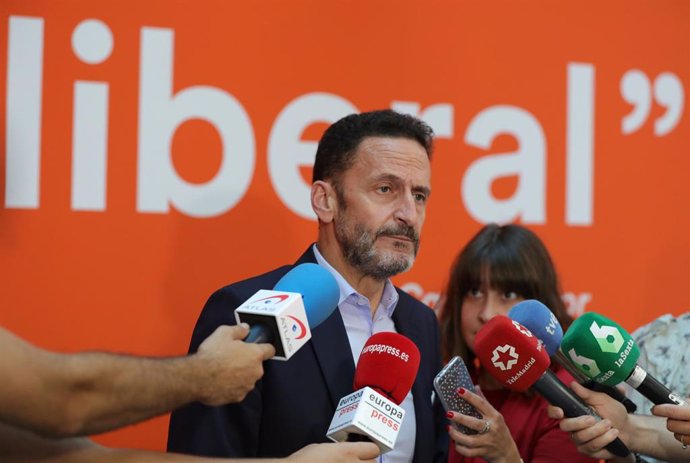 El diputado y portavoz adjunto de Ciudadanos en el Congreso, Edmundo Bal, responde a los medios en la Sede Nacional d Ciudadanos ubicada en la Calle Alcalá de Madrid.