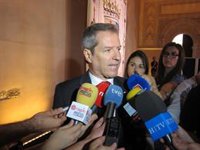 Pérez (Cs) desea "éxitos a Lambán" y le traslada que está dispuesto a "echar una mano en temas decisivos"