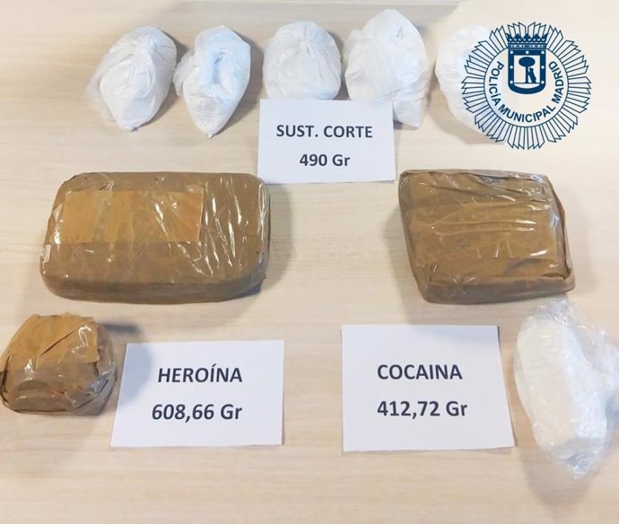La Policía Municipal detiene en Fuencarral a un hombre por llevar más de 400 gramos de cocaína escondidos en su pantalón.