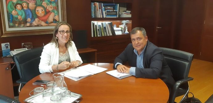 La Conselleira de Infraestruturas e Mobilidade, Ethel Vázquez se reune con el alcalde de Monterrei, José Luis Suárez Martínez para colaborar en la mejora del abastecimiento de agua en el municipio