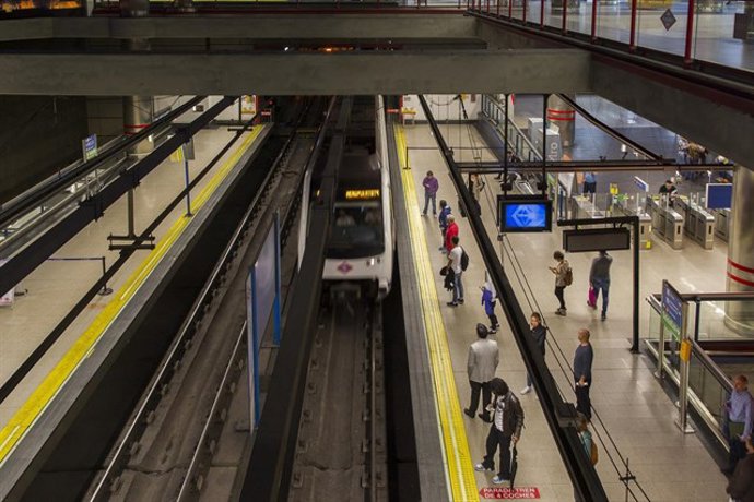 Andén del metro de Madrid