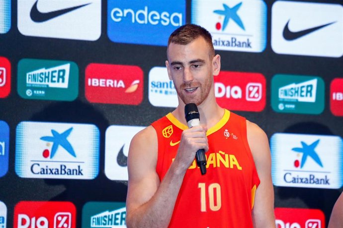 Víctor Claver durante la presentación de la selección española en Madrid