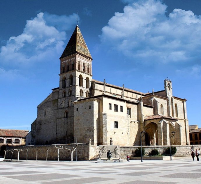 Iglesia de Santa Eulalia de Paredes de Nava, sede del Museo Parroquial.
