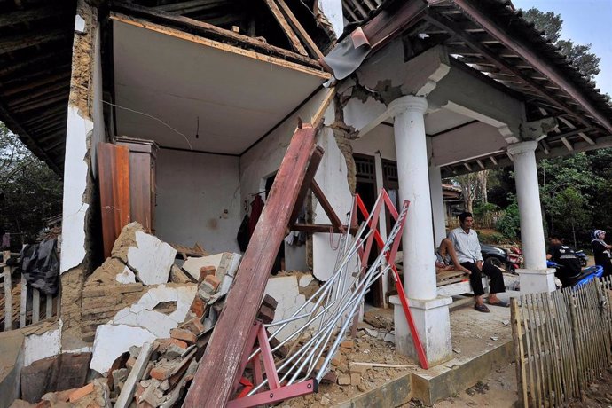 Casa dañada por el terremoto en Pandeglang (Indonesia)