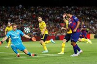 Luis Suárez da el Gamper al Barça y Griezmann gusta al Camp Nou