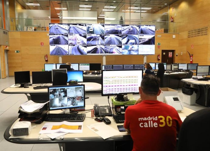 El radar multicarril de la avenida de la Ilustración se reactiva este lunes con una primera fase de aviso.