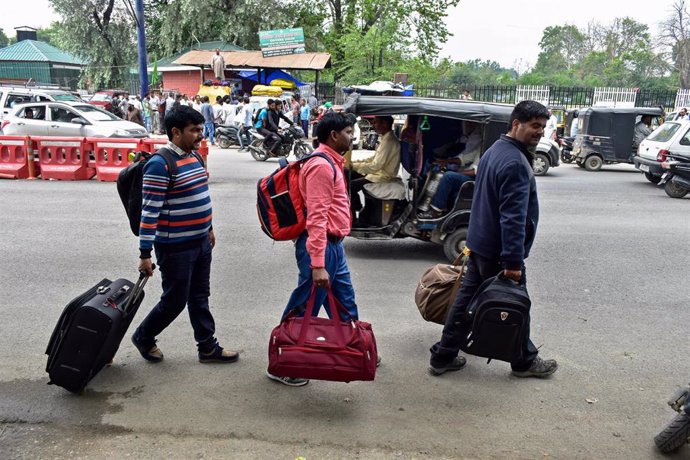 Estación de autobús en la Cachemira india