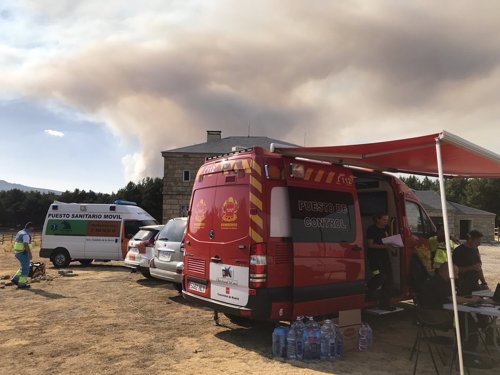 Puesto de Control de Bomberos de la Comunidad de Madrid para extinguir los fuegos de Miraflores de La Sierra  y de San Ildelfonso de la Granja cerca del Parque Natural de la Sierra de Guadarrama.