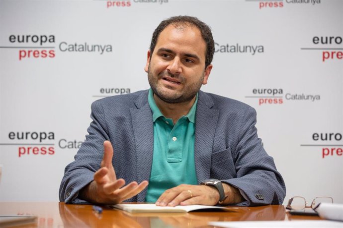 El presidente de Societat Civil Catalana (SCC) y es exdiputado del PP en el Parlament catalán, Fernando Sánchez Costa, durante una entrevista para Europa Press.