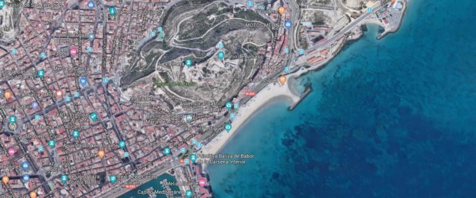 Playa El Postiguet donde se ha realizado el rescate