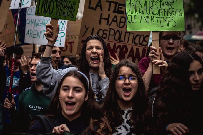 Estudiantes, durante una manifestación por el clima el pasado 24 de mayo en Barcelona.