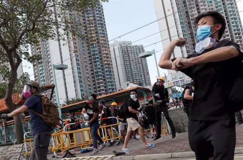 Enftrentamientos entre policías y manifestantes en Hong Kong