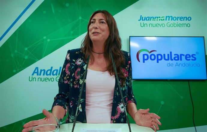 La secretaria general del PP-A, Loles López, hoy en rueda de prensa