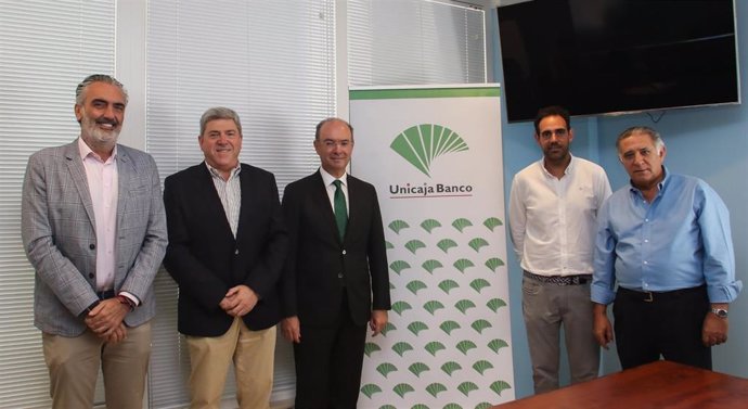 Unicaja Banco renueva un año más sus acuerdos con cuatro asociaciones empresariales turísticas de Málaga que engloban a más de 1.400 establecimientos
