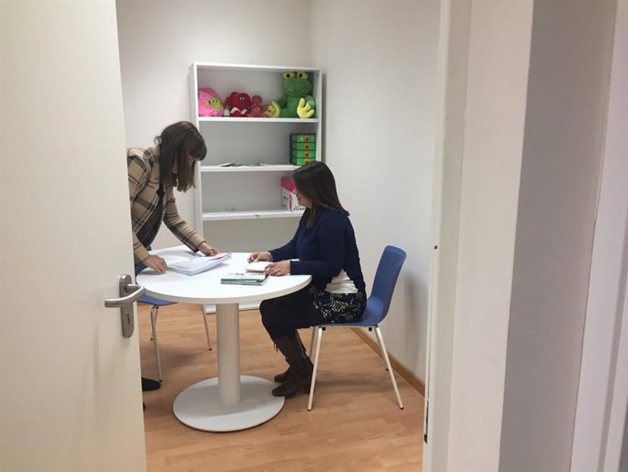 Una intervención en una oficina del Servicio de Asistencia a las Víctimas en Andalucía (SAVA) de la Consejería de Justicia