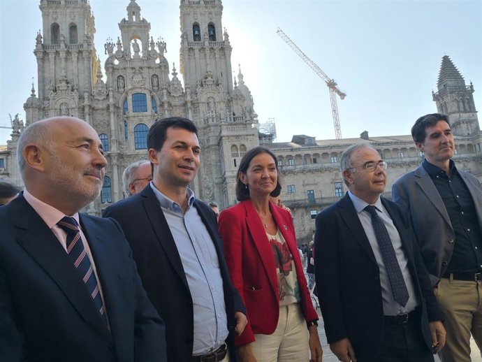 El delegado del Gobierno, el secretario general del PSdeG, la ministra de Industria y el alcalde de Santiago