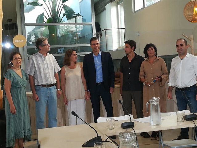 El presidente del Gobierno en funciones, Pedro Sánchez, se reúne con organizaciones ecologistas dentro del marco de la ronda de consultas a la sociedad civil. En el espacio Ecooo de Madrid
