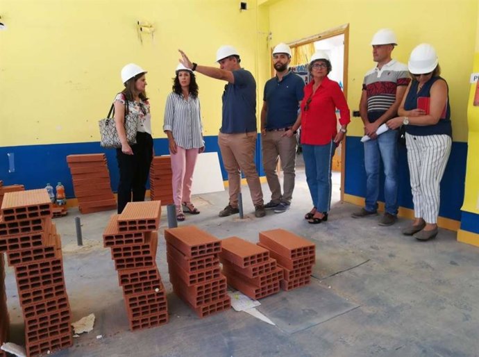 La consejera de Educación visita las obras en el CEIP Alba Plata