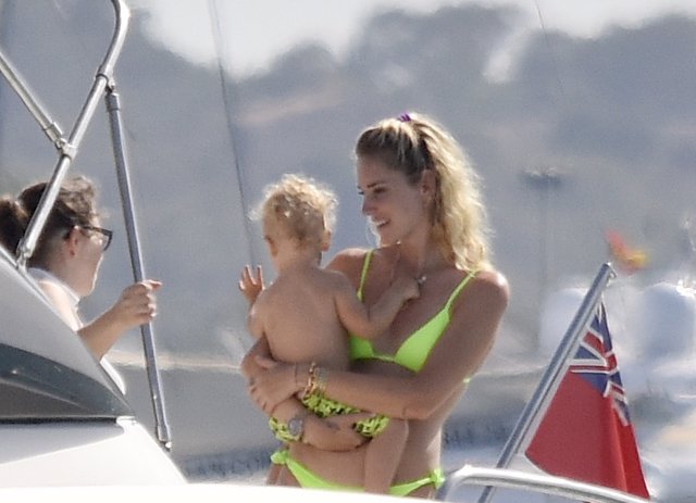 La influencer Chiara Ferragni disfrutando de sus vacaciones en Ibiza junto a su hijo Leo
