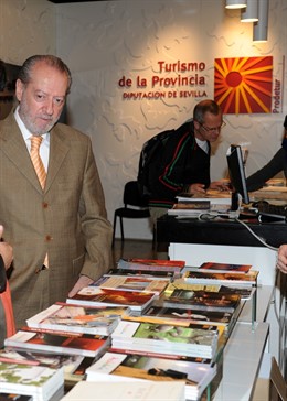Fernando Rodríguez Villalboos, en la Oficina de Turismo Provincial de Sevilla, en una imagen de archivo.
