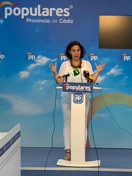 La portavoz del PP de Cádiz, Carmen Sánchez, en rueda de prensa este lunes