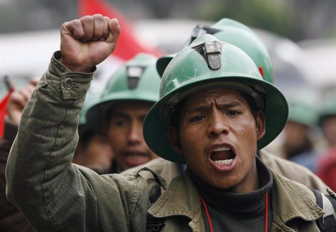    La huelga de los trabajadores de la minera Cerro Verde en Perú  terminaría este jueves tras haber sido declarada ilegal por las autoridades, pero los mineros comenzarían una nueva paralización un día después si no logran un acuerdo con la empresa