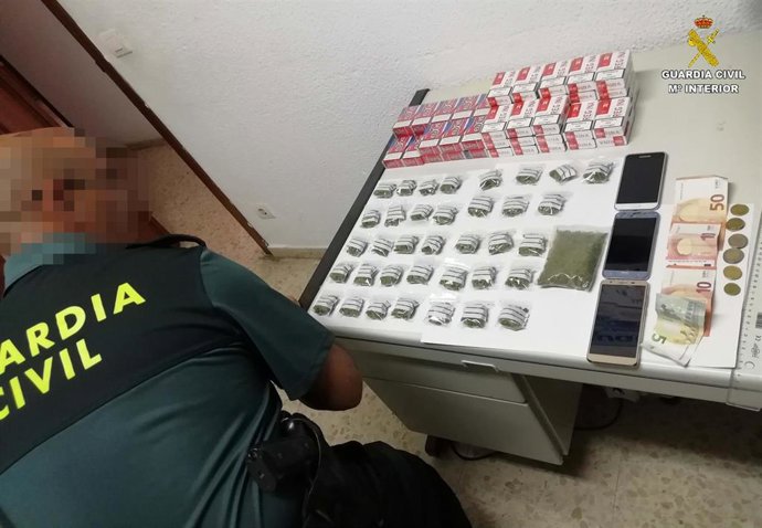 Marihuana y tabaco de contrabando intervenido en una operación en Palos de la Frontera