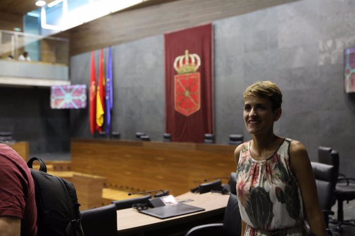 La secretaria general del PSN y candidata del partido a la Presidencia de Navarra, María Chivite, vota en su investidura a la Presidencia del Gobierno de Navarra en el Parlamento foral.