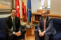 Aguado asegura que no se "arrepiente" de haber firmado el acuerdo de investidura con Cifuentes ni de pedir su dimisión