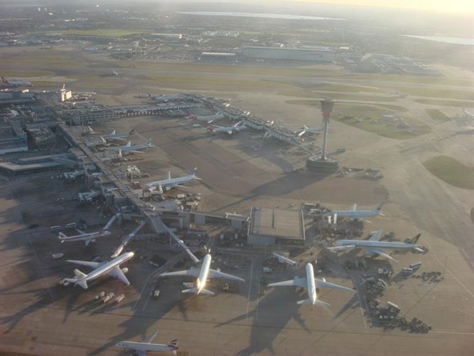 Economía.- Suspendida la huelga en el aeropuerto de Heathrow mientras los trabaj
