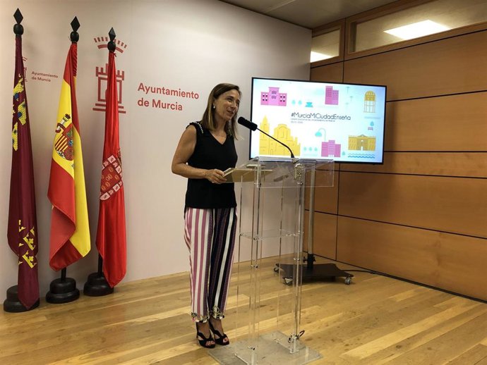 La concejal de Educación y Escuelas Infantiles del Ayuntamiento de Murcia, Belén López, presenta la oferta educativa del Ayuntamiento